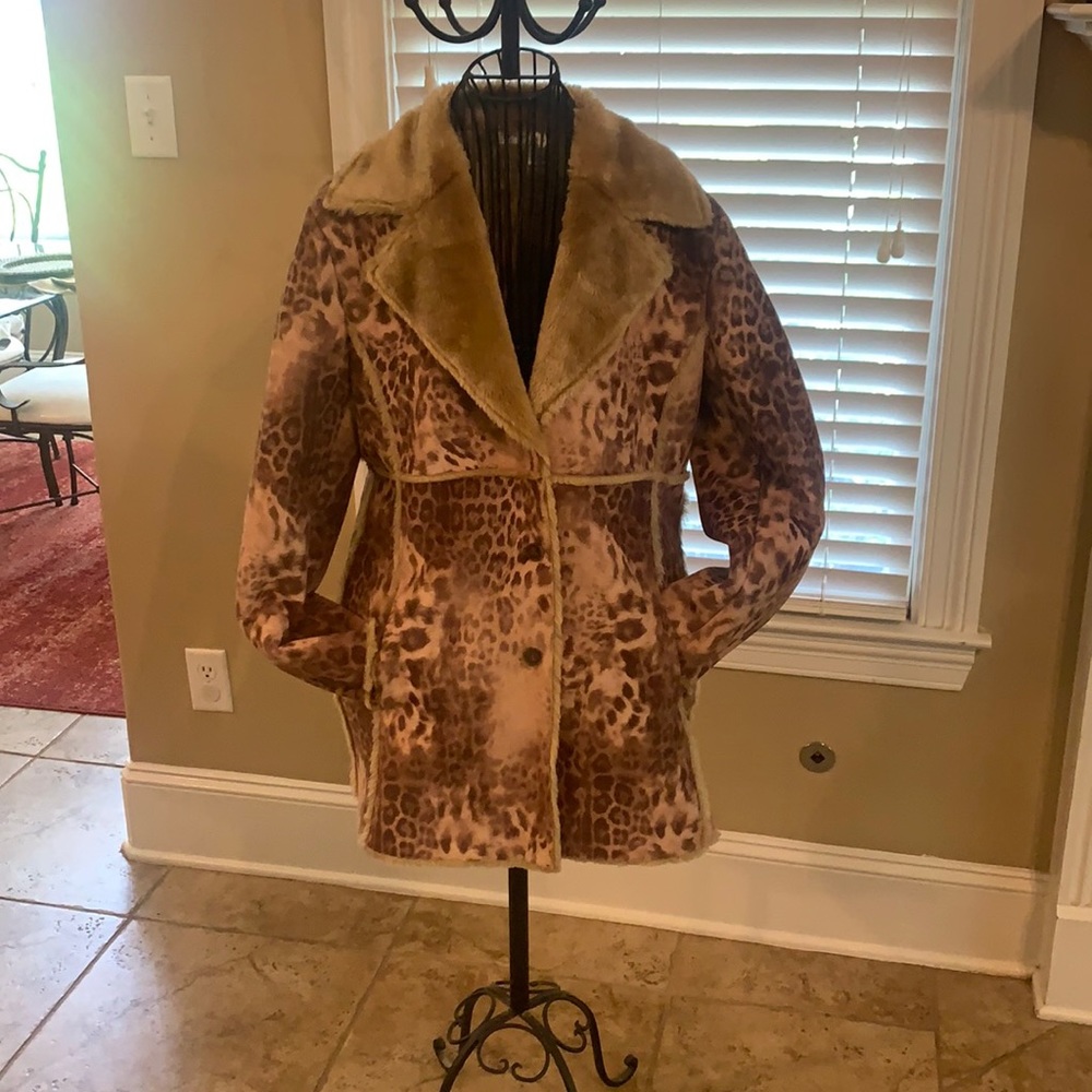 Authentic Newport News leopard 🐆 Print faux suede jacket 🧥 like new !